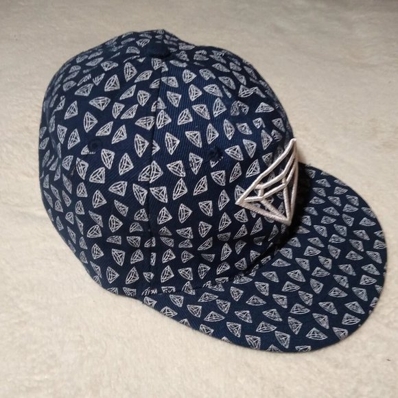 Volcom Diamond Design Men's Flat Bill Hat - Good Condition Sz 7 3/4 (59cm) - Picture 2 of 4